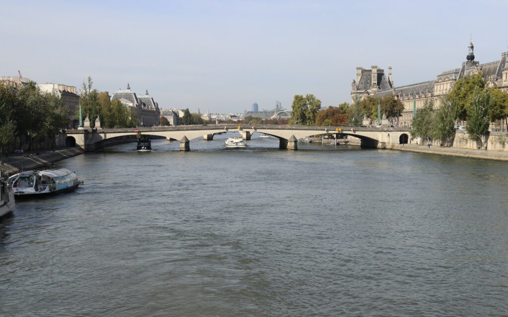 Paris və Sena çayı mənzərəsi — Şengen ölkələri vizası