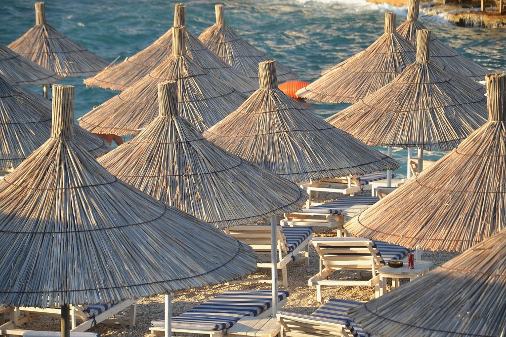 Arnavutluk vizesi olmadan gidilen Ksamil plajı, İyon denizi kıyısı