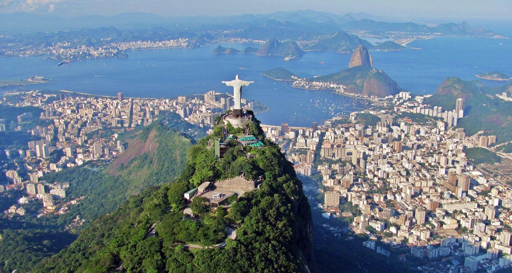 Rio-de-Janeyronun panoramı, Şəkərbaşı dağı və okean sahili — Braziliya vizası