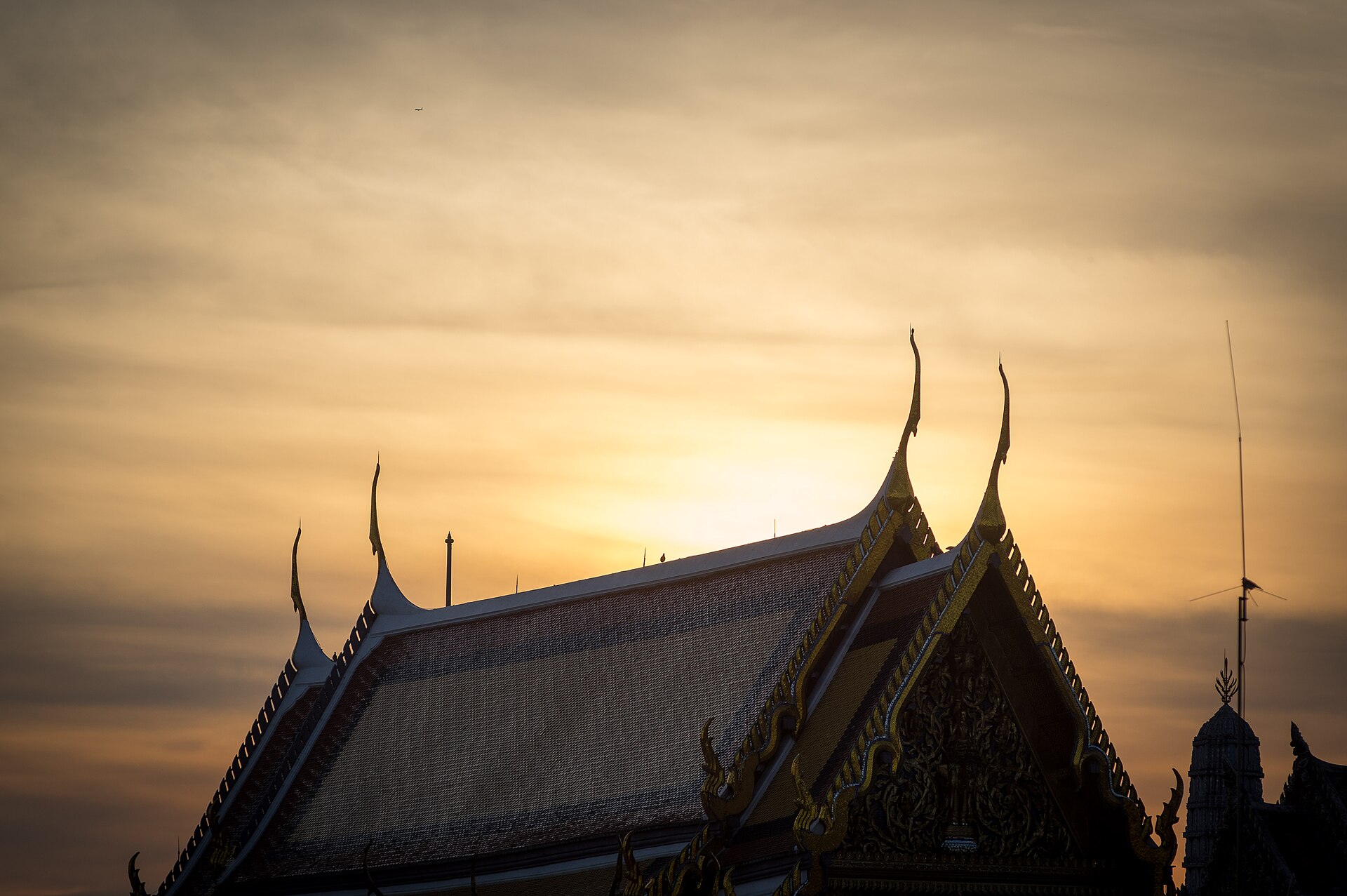 Banqkok səyahət bələdçisi: Böyük saray, bazarlar, küçə yeməyi və tıxac