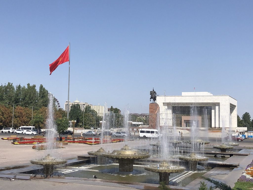 Bişkek səyahət bələdçisi: Ala-Too meydanı, Ala-Arça və İssık-Göl