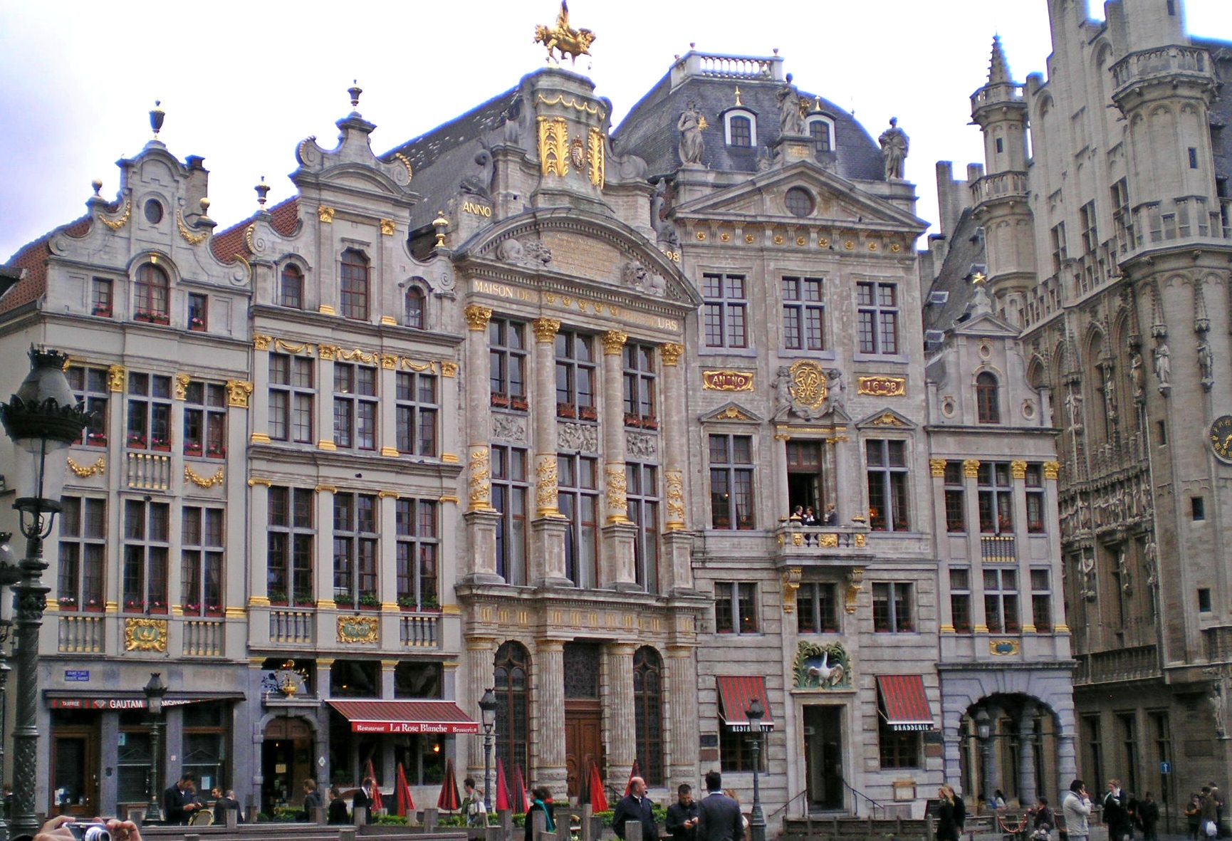 Brüssel səyahət bələdçisi: Grand Place, Atomium, komiks divarları və Brügge günü