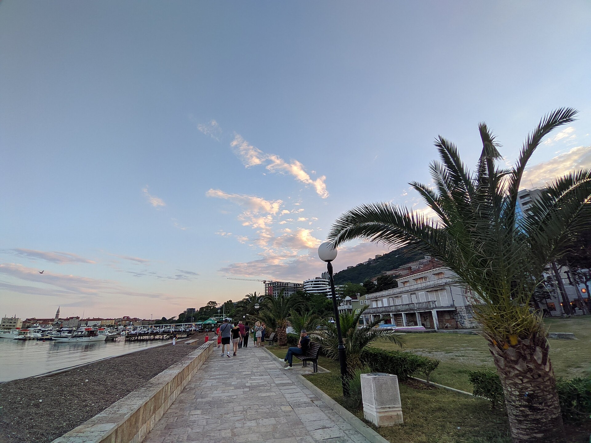 Budva səyahət bələdçisi: köhnə şəhər, Moqren çimərliyi və Kotor günü
