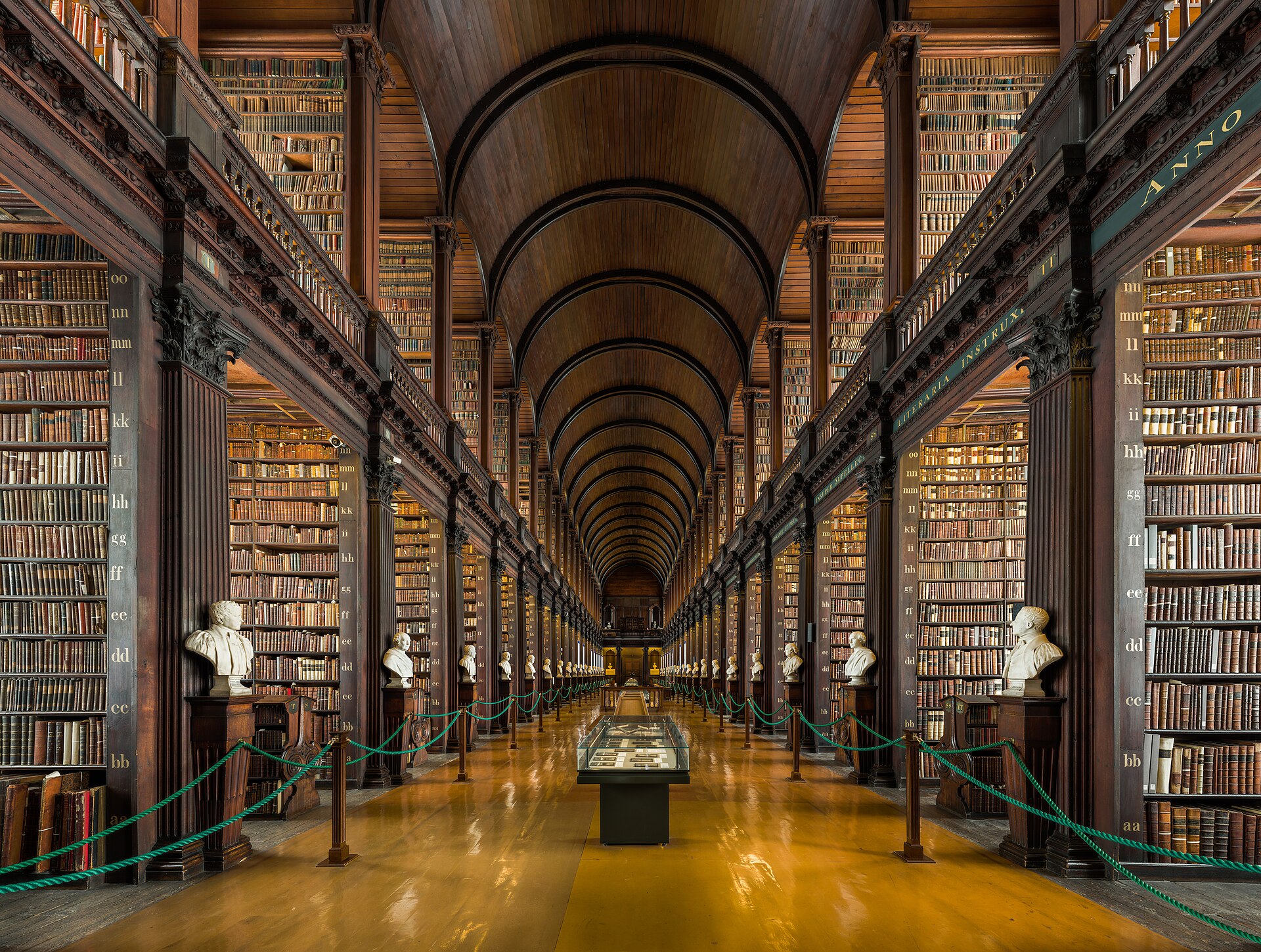 Dublin gezi rehberi: Trinity kütüphanesi, Kilmainham ve sahil yolları