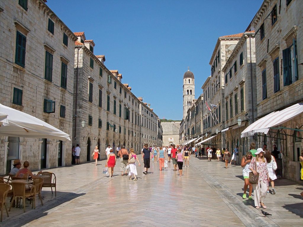 Dubrovnikdə Stradun küçəsi