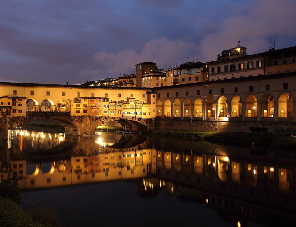 Floransa'da Ponte Vecchio köprüsü
