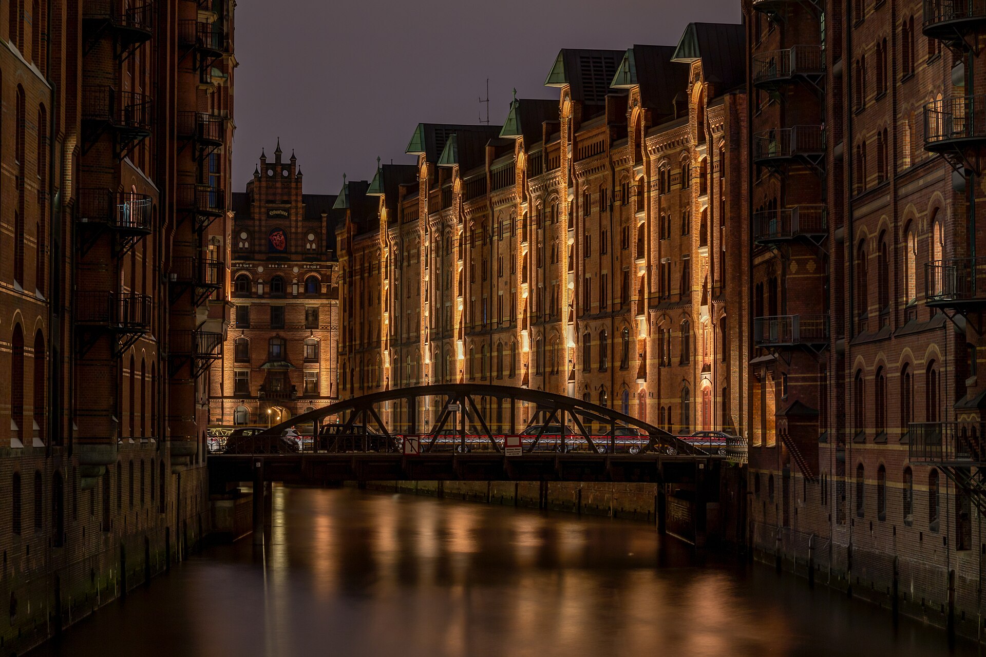 Hamburq səyahət bələdçisi: Speicherstadt, liman bərələri və Fişmarkt