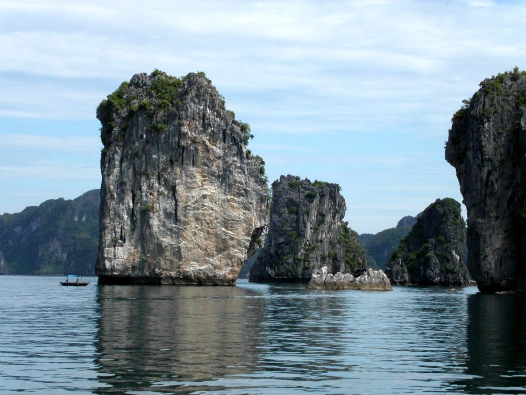 Hanoi yakınında Halong körfezi