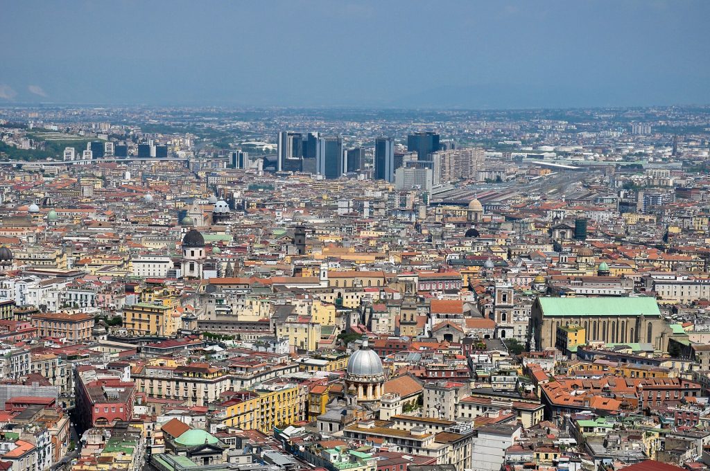 Napoli'de Spaccanapoli caddesi