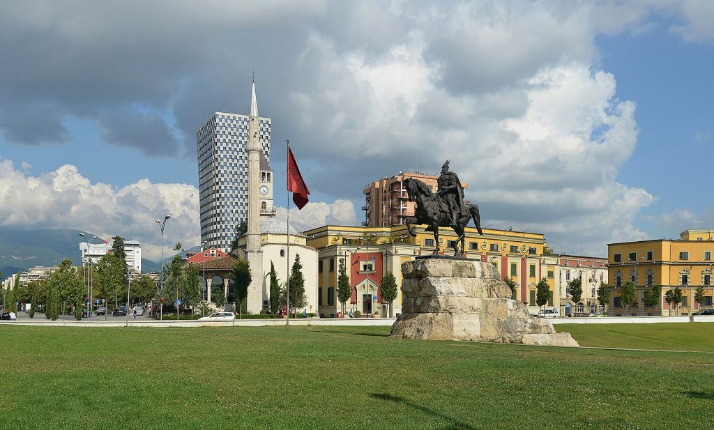 Tiran gezi rehberi: Skanderbeg meydanı, sığınak müzeleri ve Dajti dağı