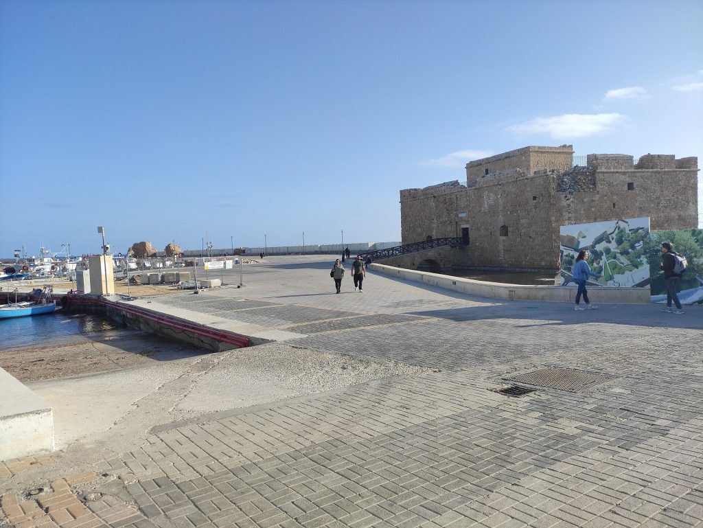 Kipr: Pafos limanı və qala