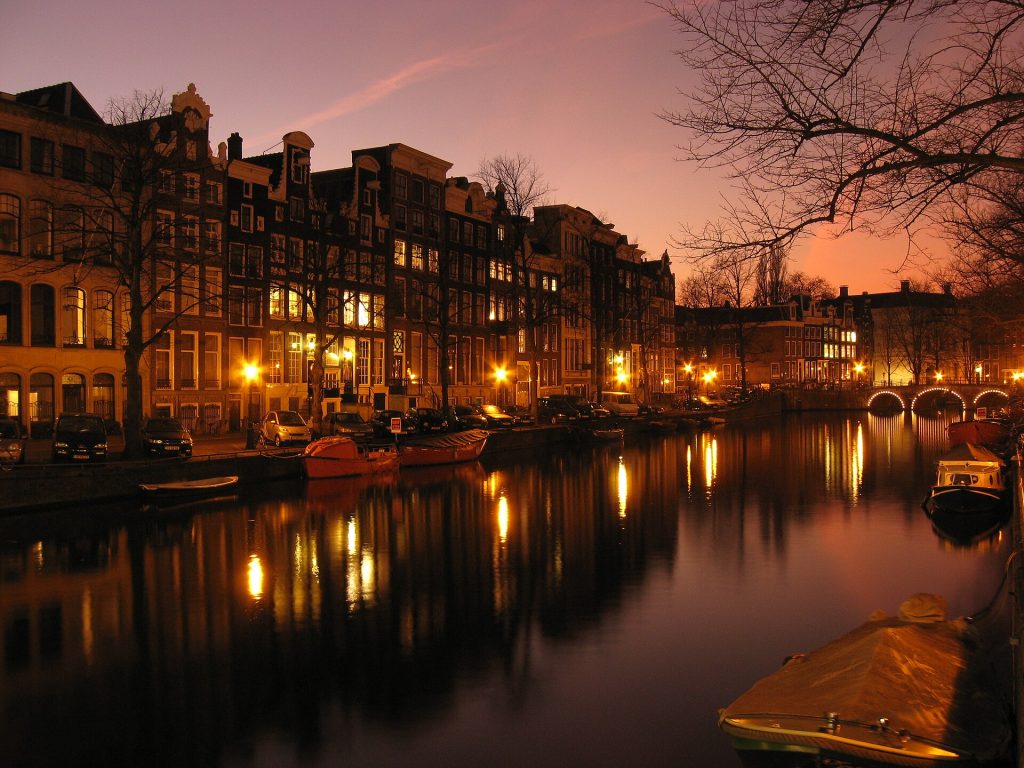 Hollanda gezi rehberi: Amsterdam kanalları, Keukenhof, Rotterdam, Zaanse Schans ve bisikletle ülke