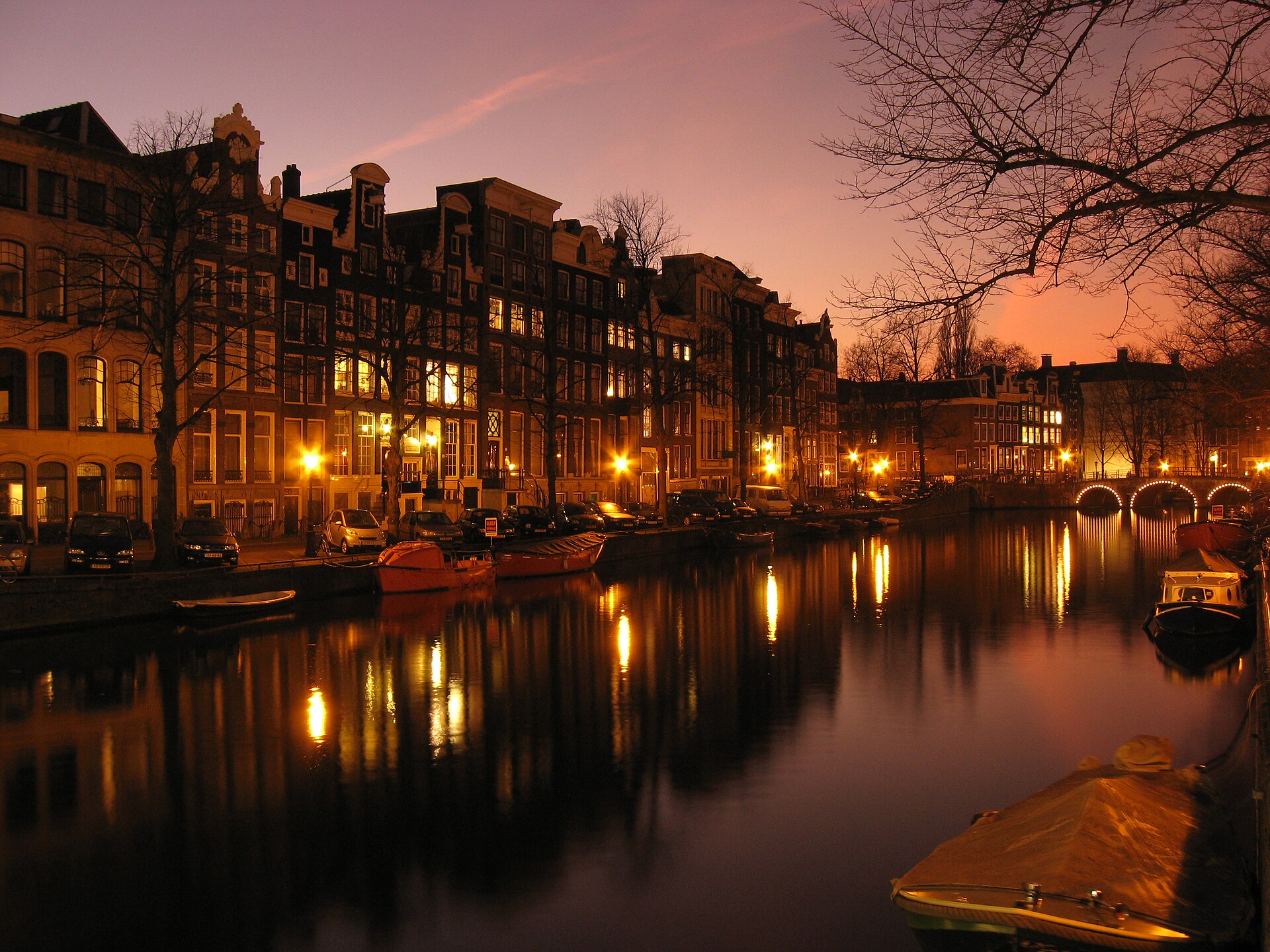 Hollanda gezi rehberi: Amsterdam kanalları, Keukenhof, Rotterdam, Zaanse Schans ve bisikletle ülke