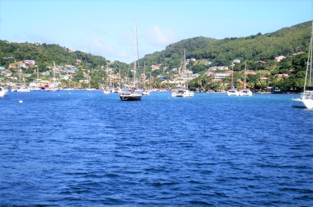 Saint Vincent: Bequia adası, Admiralty koyu