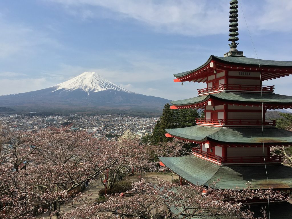 Yaponiya səyahət bələdçisi: Tokio, Kioto, Osaka, sakura mövsümü, Şinkansen və onsen qaydaları