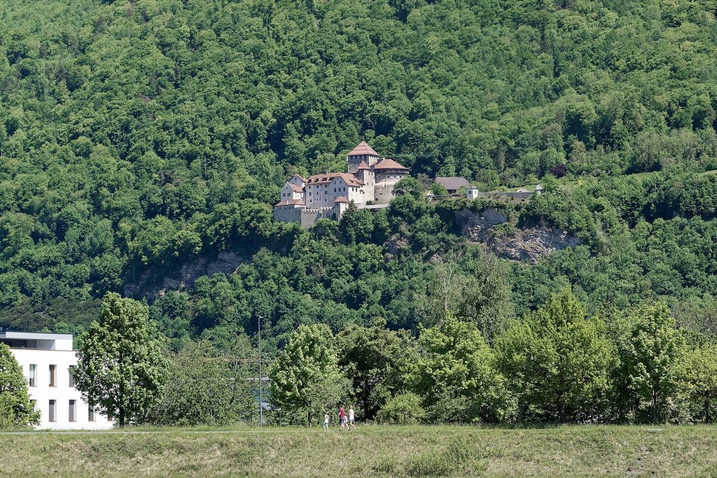 Lixtenşteynə viza İsveçrə səfirliyindən alınır: Vaduz qalası