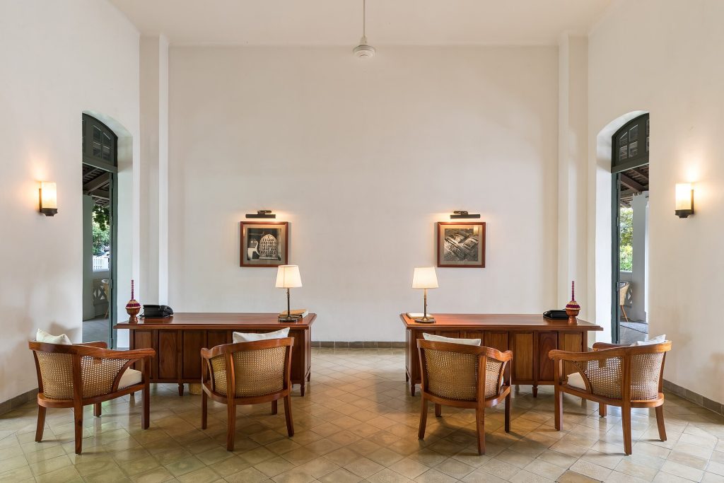 Otel seçimindən sonra qəbul masası
