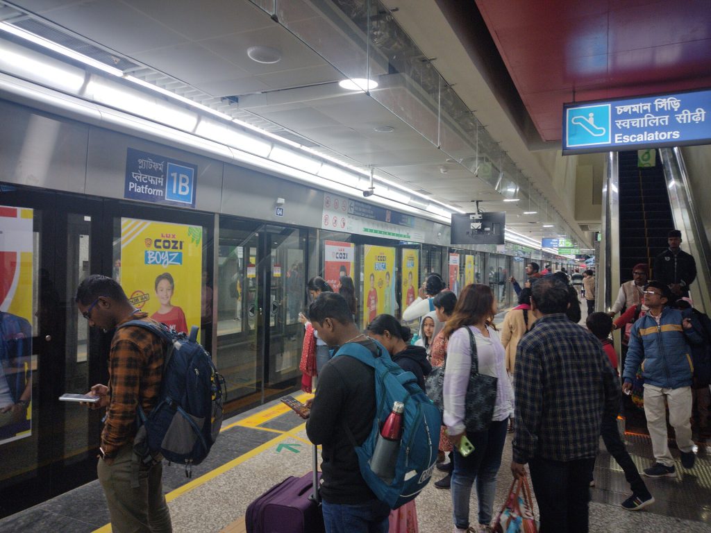Güvenlik için metroda dikkat