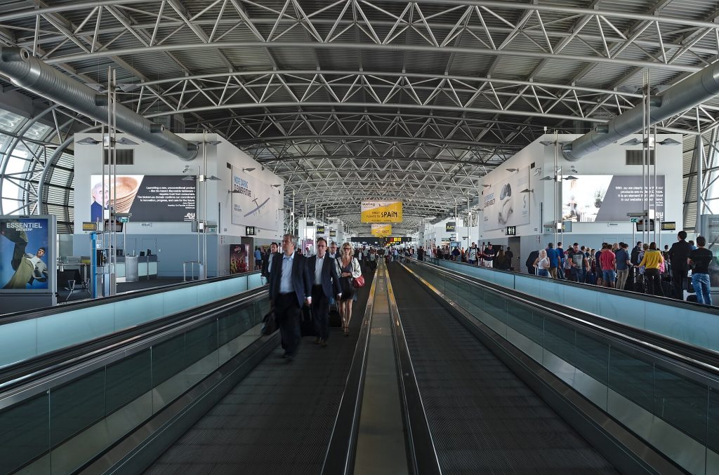 Tranzit zamanı hava limanı dəhlizi