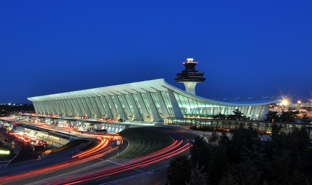 A long layover at the airport: going into the city, the lounge and a transit hotel