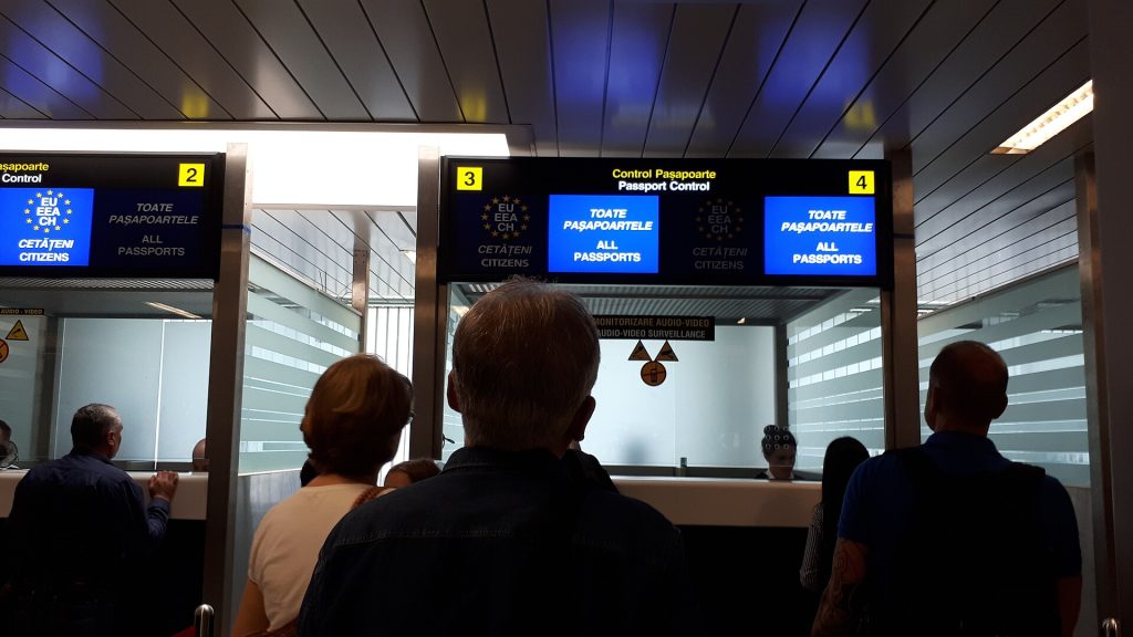Pasport müddəti sərhəd nəzarətində yoxlanılır