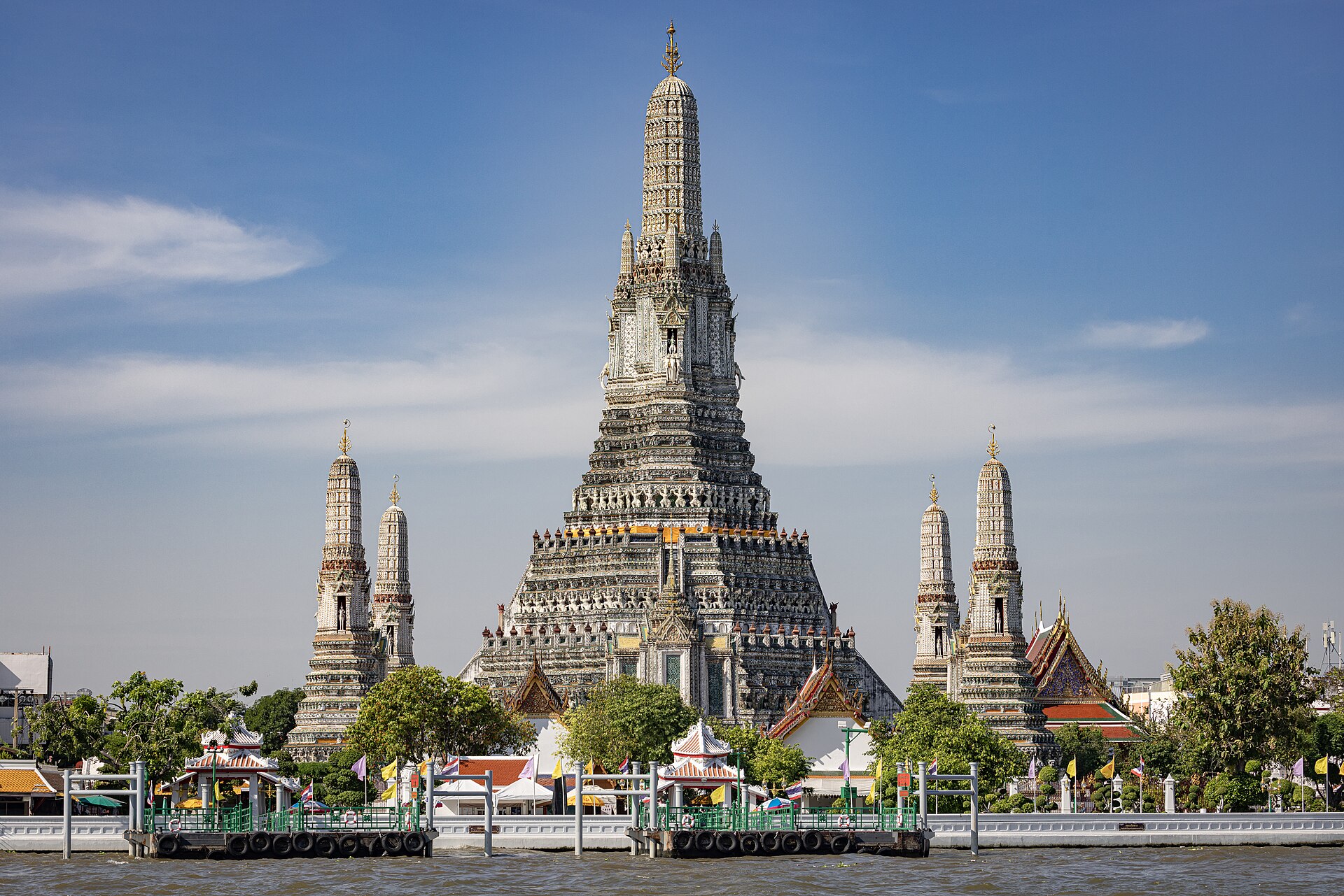 Banqkokda Vat Arun məbədi və Çao Phraya çayı — Tayland vizası
