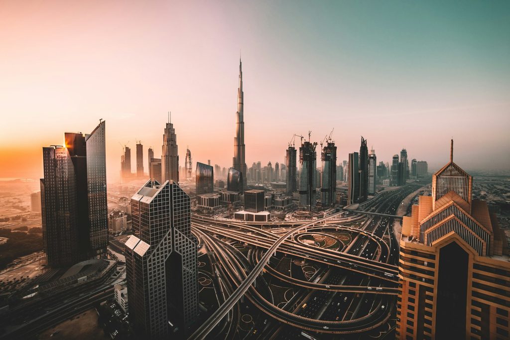 Dubay silueti və Burc Xəlifə gün batımında — Birləşmiş Ərəb Əmirlikləri vizası