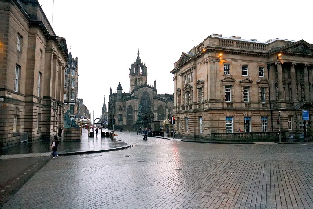 İngiltərə vizası Şotlandiyada da keçərlidir: Edinburq, Royal Mile