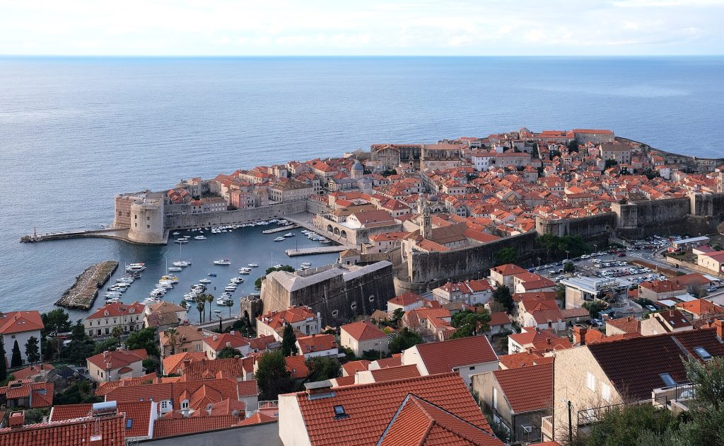 Hırvatistan vizesi bir Schengen vizesi: Dubrovnik’in eski şehri ve Adriyatik